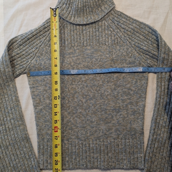 Cozy Y2K Turtleneck Sweater medium - Picture 4 of 7
